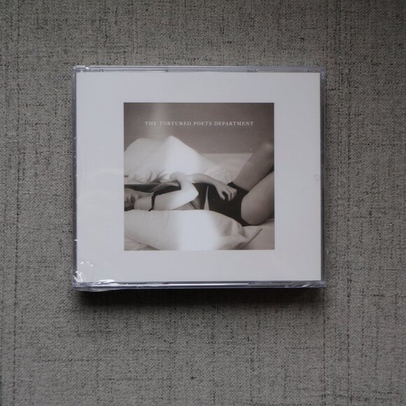 The Tortured Poets Department Collector's Edition Deluxe CD + "The Manuscript" - Picture 2 of 3